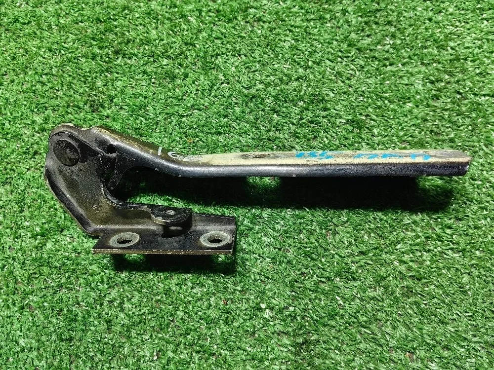 Петля капота правая Volkswagen Passat B5+