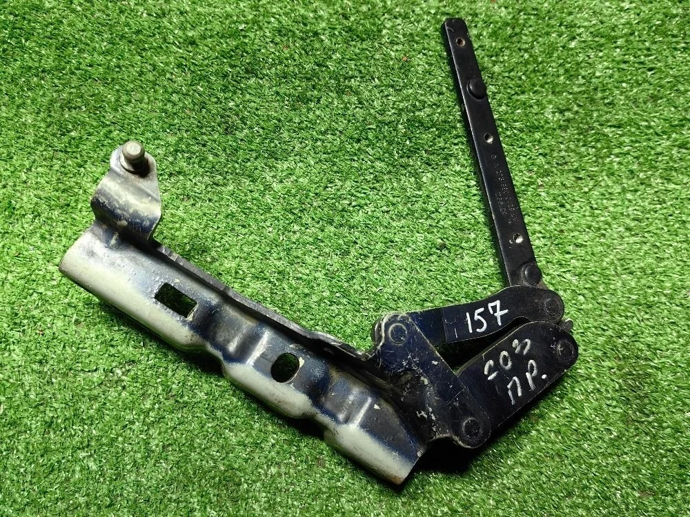 Петля капота правая Mercedes-Benz C-класс W203