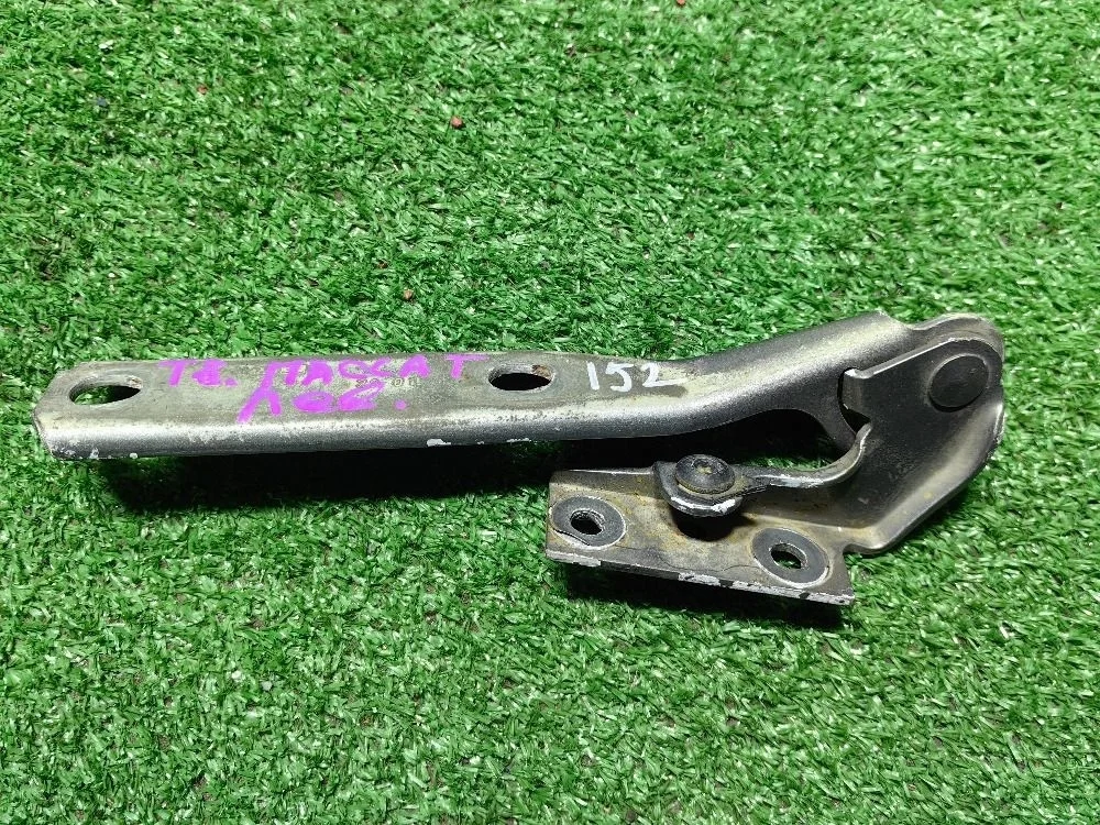 Петля капота левая Volkswagen Passat B5