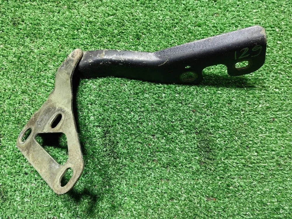 Петля капота правая Opel Astra H