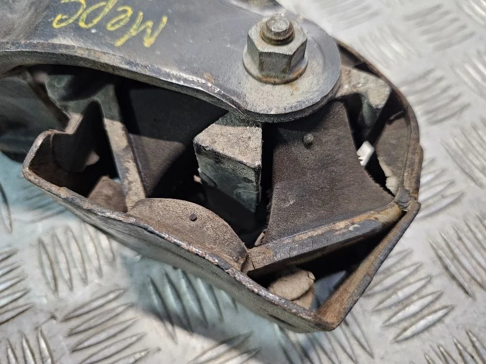 Подушка двигателя Mercedes Vito W638