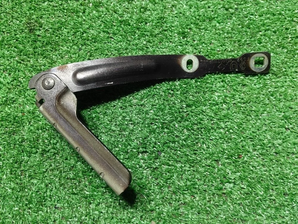 Петля капота правая Duster 1