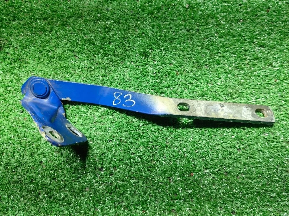 Петля капота левая Skoda Octavia