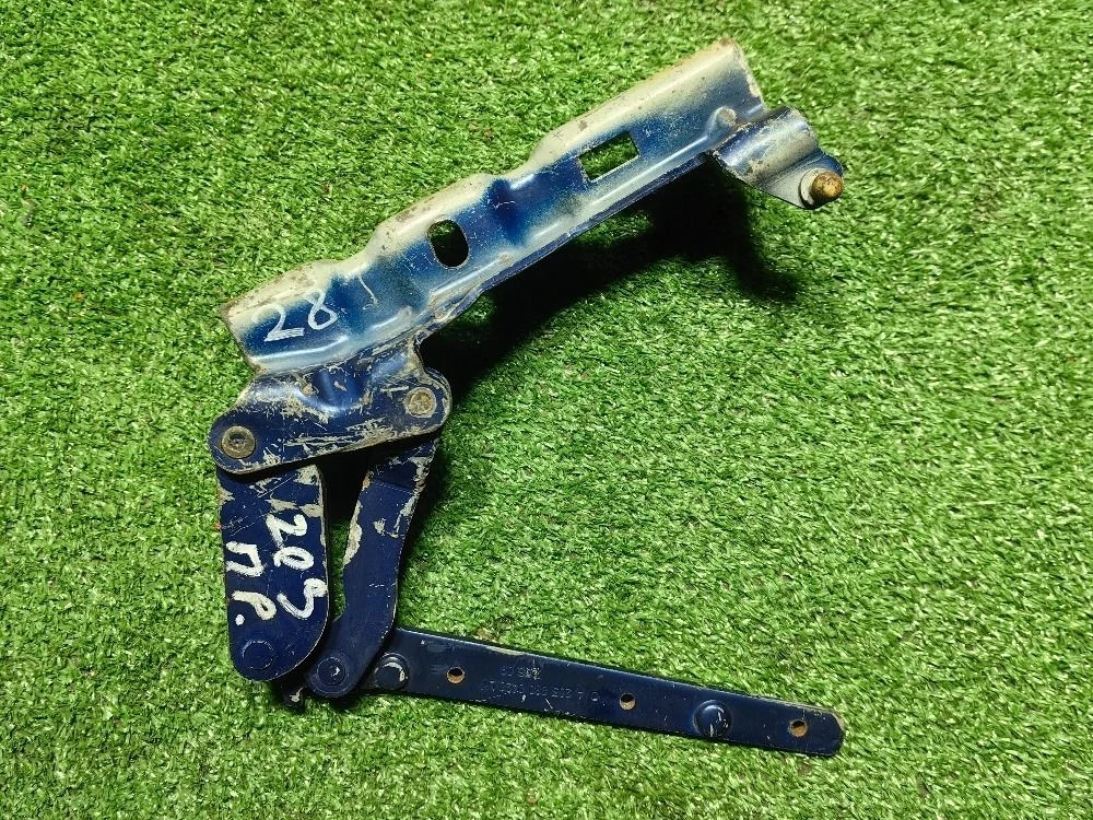 Петля капота правая Mercedes-Benz C-класс W203