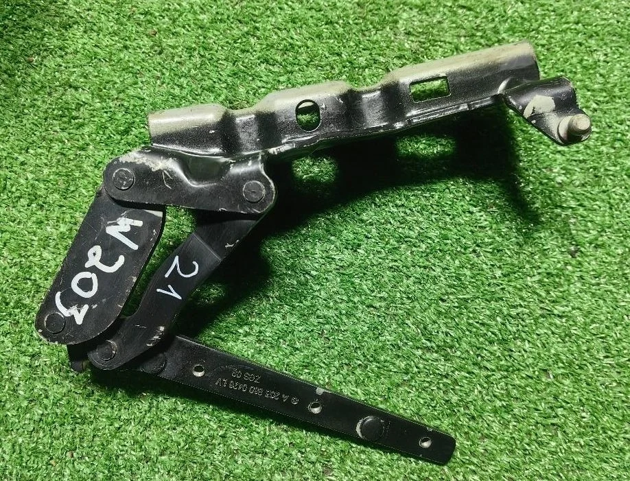 Петля капота правая Mercedes-Benz C-класс W203