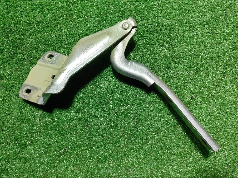 Петля капота правая Volkswagen Jetta VI