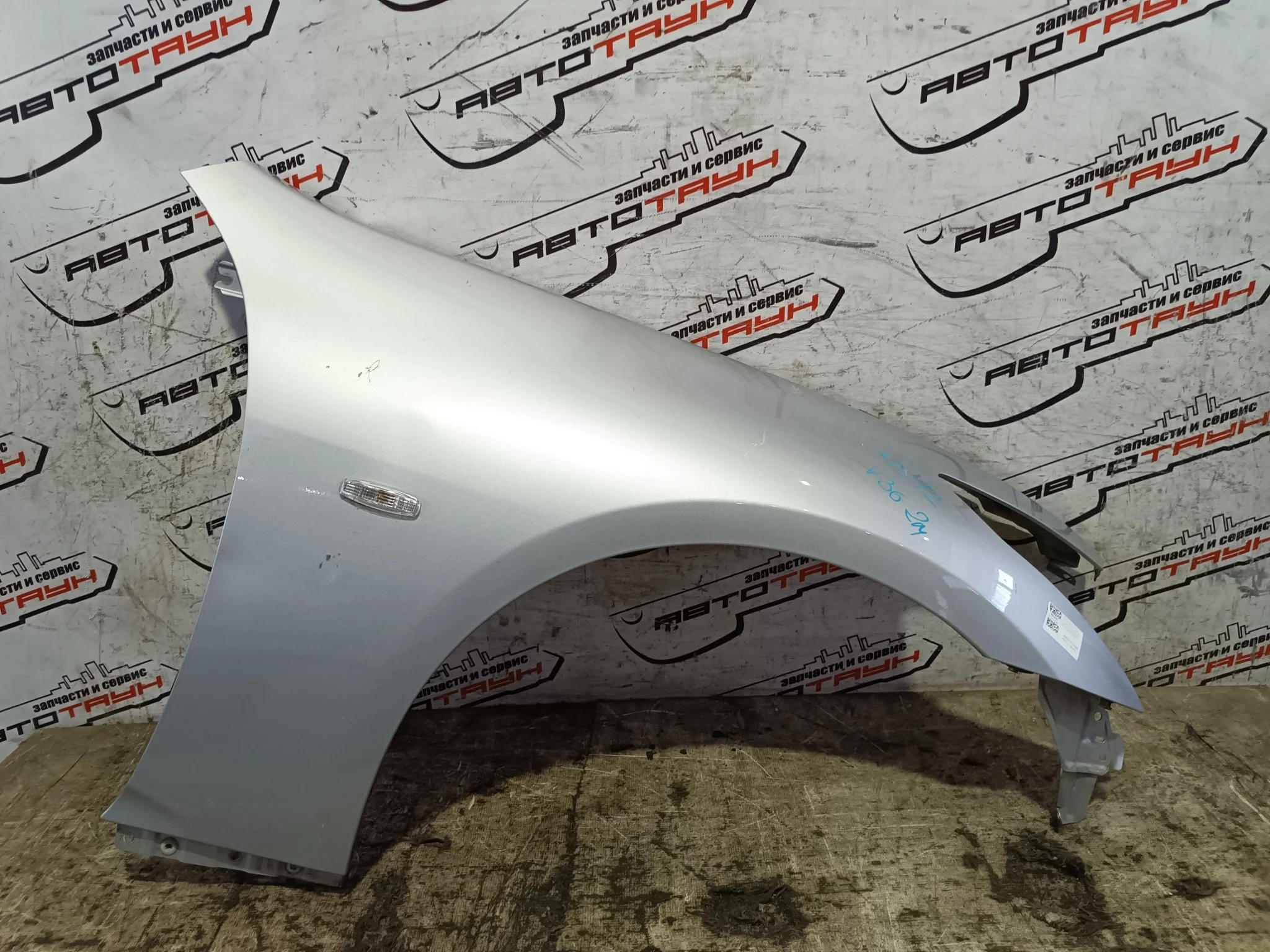 КРЫЛО NISSAN INFINITI G25 G35 G37 SKYLINE KV36 NV36 PV36 V36 F3100JK0BA ПЕРЕДНЕЕ ПРАВОЕ С ПОВТОРИТЕЛЕМ серебро, K23 KB072