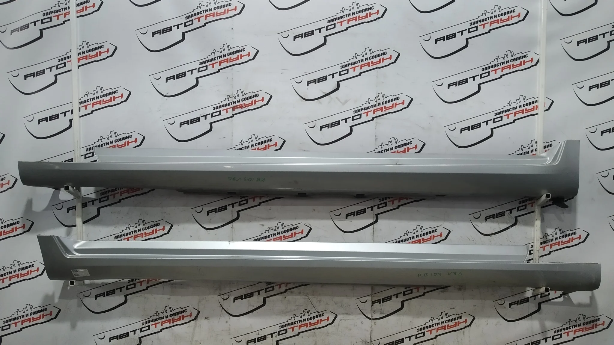ПОРОГ ПЛАСТИК NISSAN INFINITI G25 G35 G37 SKYLINE KV36 NV36 PV36 V36 76850JK11A ЛЕВЫЙ ПРАВЫЙ 2 ПОРОГА серебро, K23 KB103