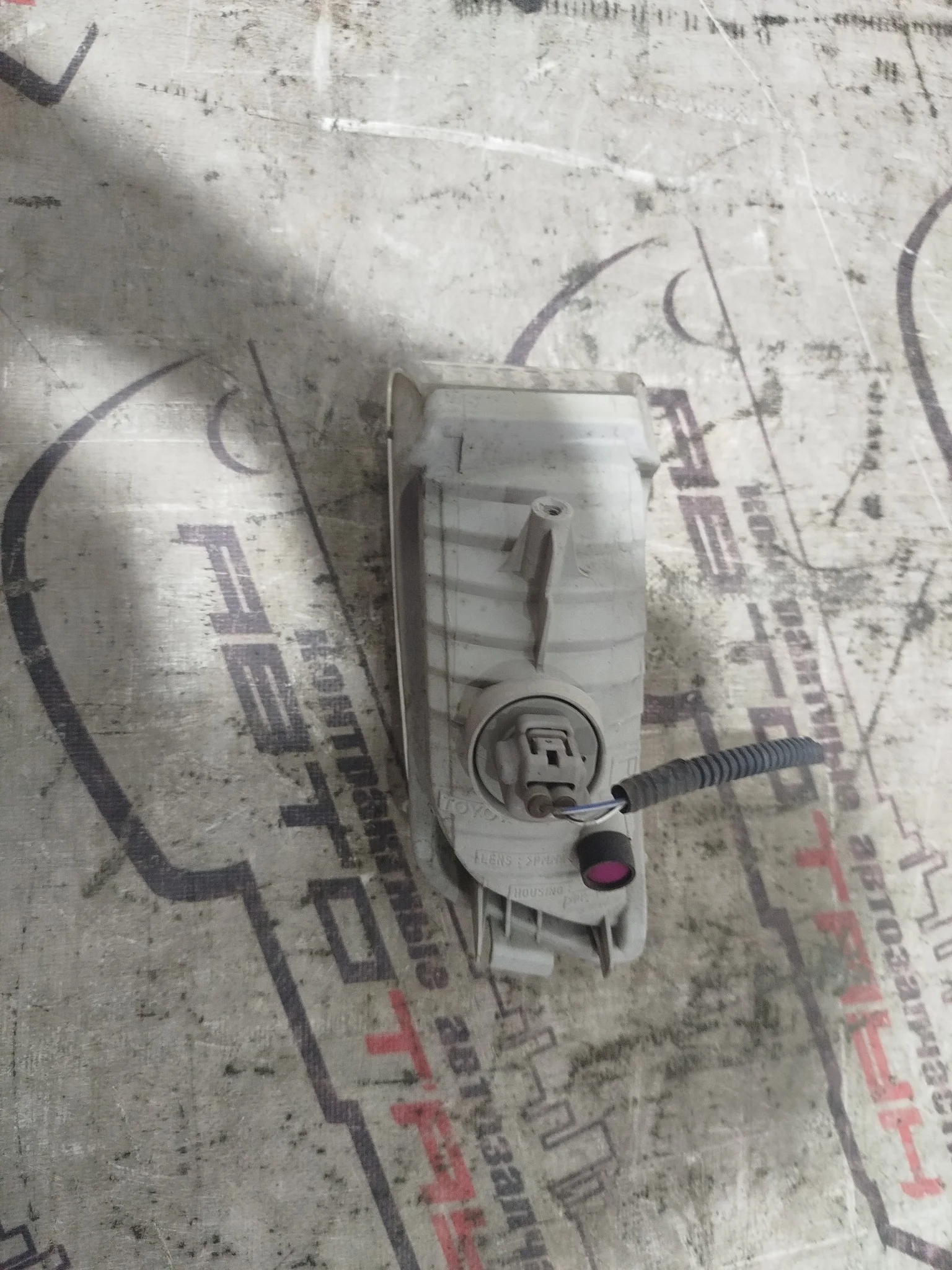 ТУМАНКА TOYOTA MARK II GX110 GX115 JZX110 JZX115 22304 ПРАВАЯ 8137522030 XE196Z