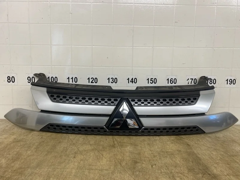 Решетка радиатора MITSUBISHI OUTLANDER 3 2019 2020 2021 GF