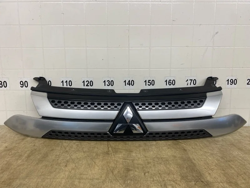 Решетка радиатора MITSUBISHI OUTLANDER 3 2019 2020 2021 GF