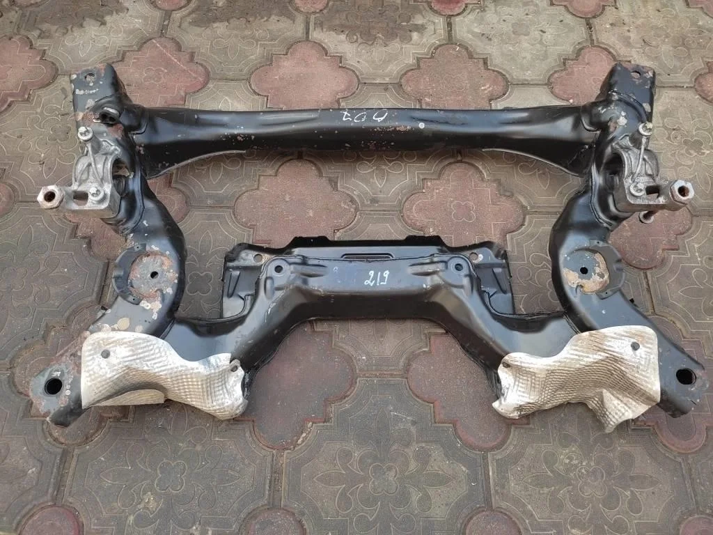 Подрамник передний Mercedes-Benz