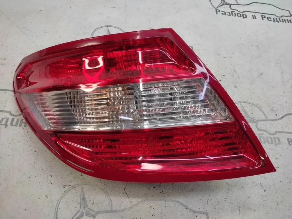 Фонарь задний левый Mercedes-Benz