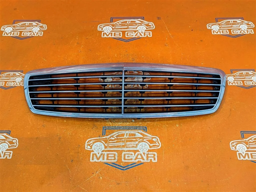 Решетка радиатора Mercedes-Benz