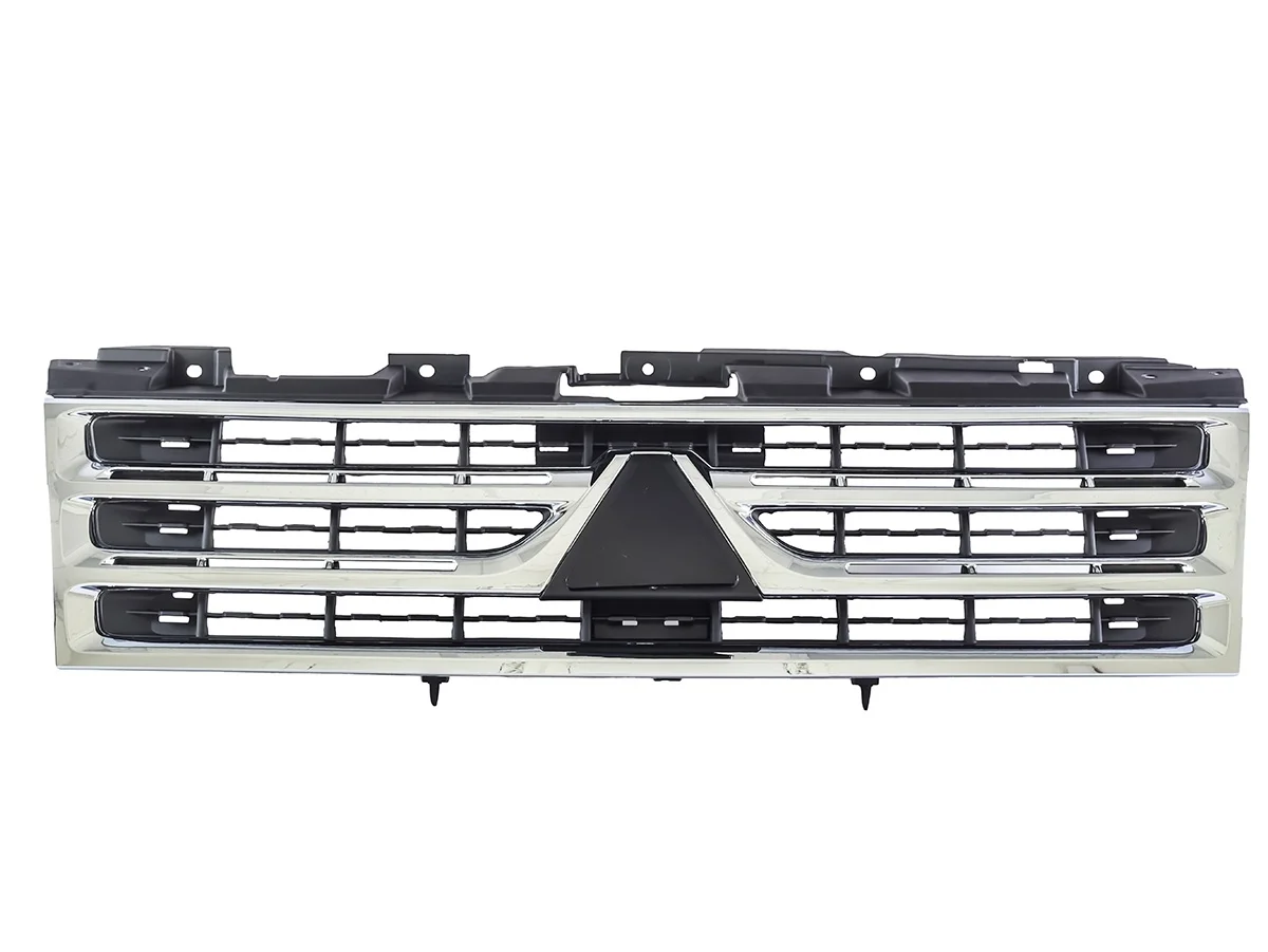 Решетка радиатора MITSUBISHI PAJERO IV / MONTERO IV V8 / V9 2011-2014