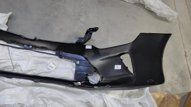 Бампер передний Уценка 30% (трещина крепления, срез и потертости) TOYOTA CAMRY XV55 2014-2017