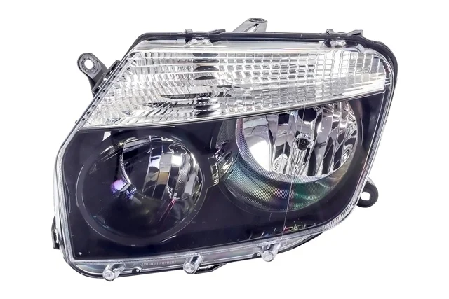 Фара левая Уценка 30% (скол ) RENAULT DUSTER HSA / HSM 2010-2015