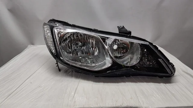 Фара правая Уценка 10% (мусор под стеклом) HONDA CIVIC VIII FD / FK / FN / FA 2005-2008, CIVIC VIII FD / FK / FN / FA 2009-2011