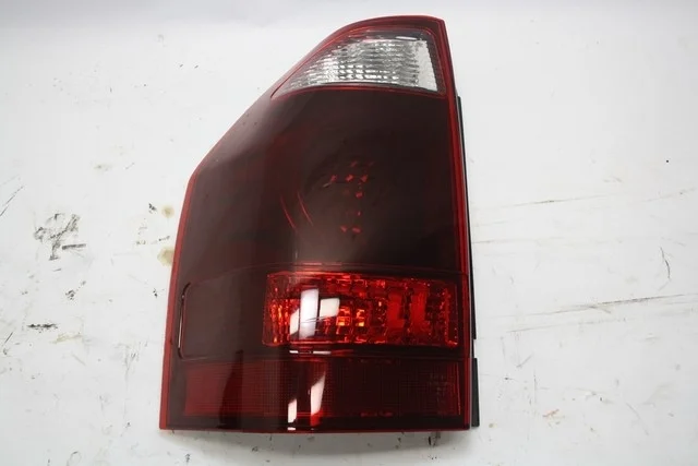 Фонарь задний левый Уценка 10% (царапины) MITSUBISHI PAJERO III / MONTERO III V6 / V7 2003-2006