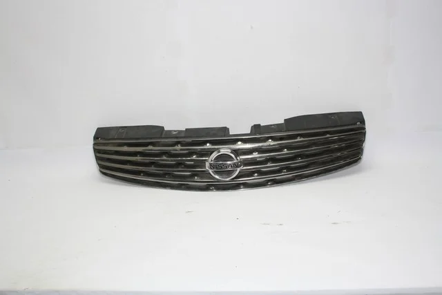 Решетка радиатора (дефект фиксаторов) CPV35 NISSAN SKYLINE V35 2001-2004