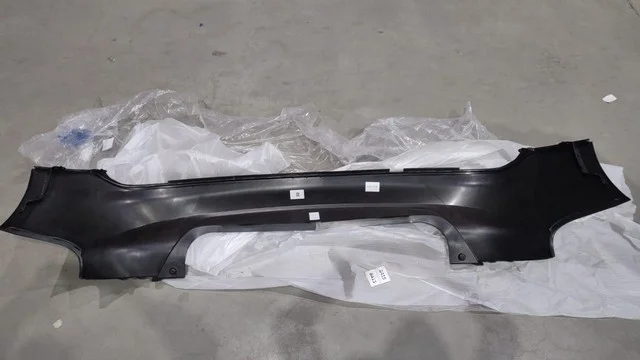 Бампер задний Уценка 30% (сломано крепление, трещина) FORD FOCUS III 2011-2014