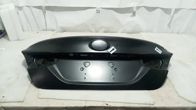Крышка багажника Уценка 40% (вмятины, потертости, залом угла) TOYOTA CAMRY XV70 2017-2021