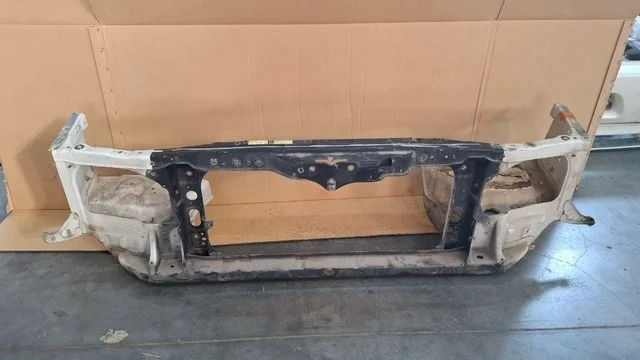Суппорт радиатора UZJ100 TOYOTA LAND CRUISER 100 1998-2002, LEXUS LX470 J100 1998-2002