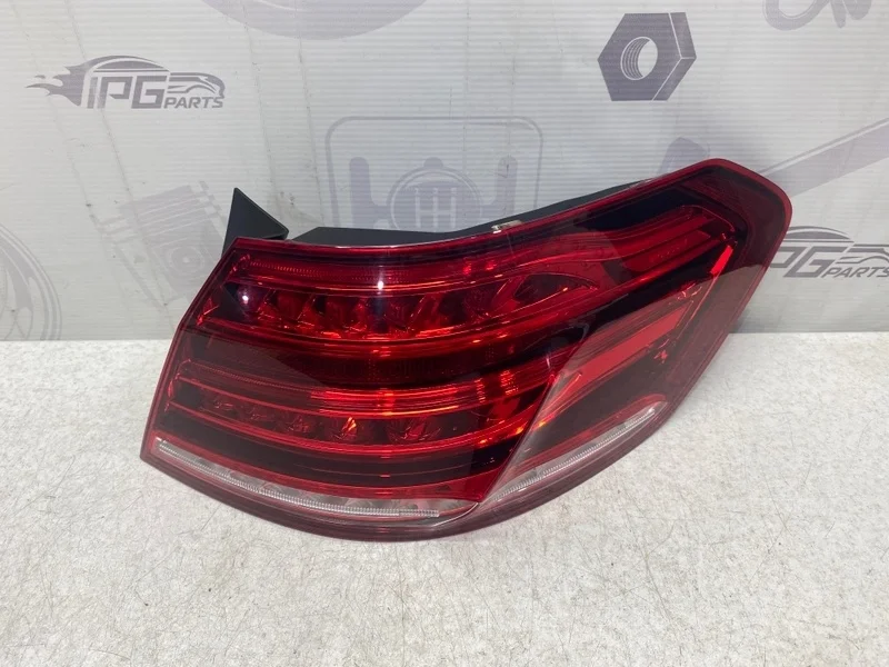 Фонарь задний правый крыло Mercedes-benz 2014 W212
