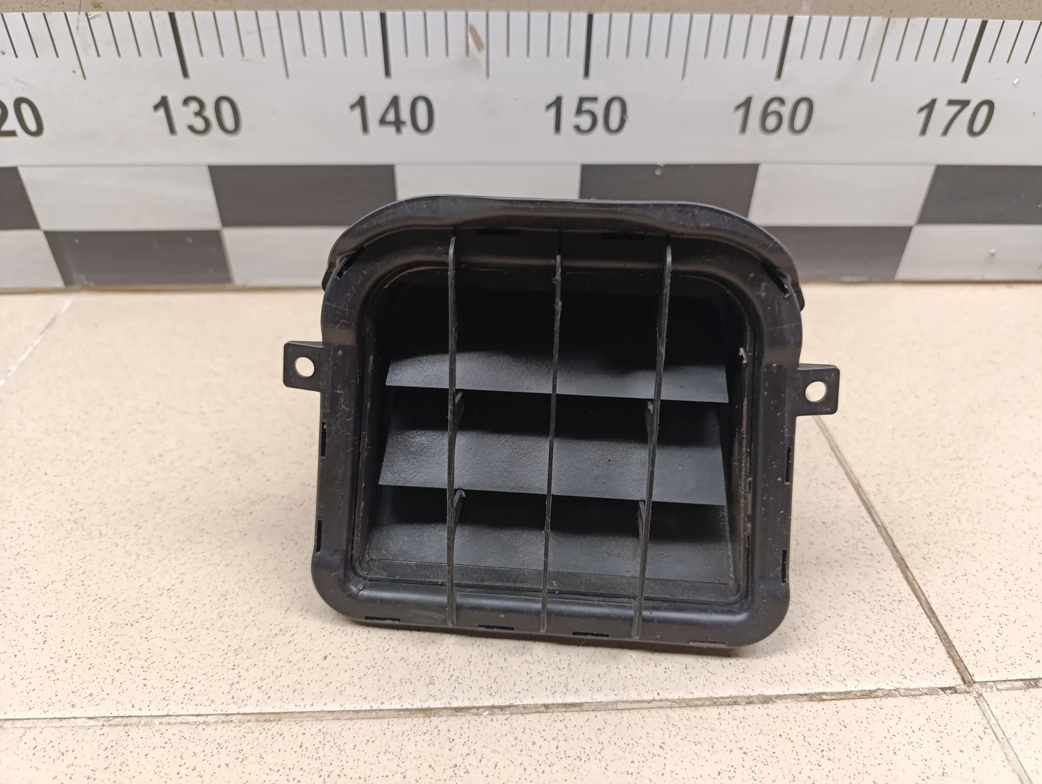 Решетка вентиляционная A4 [B8] 2007-2015