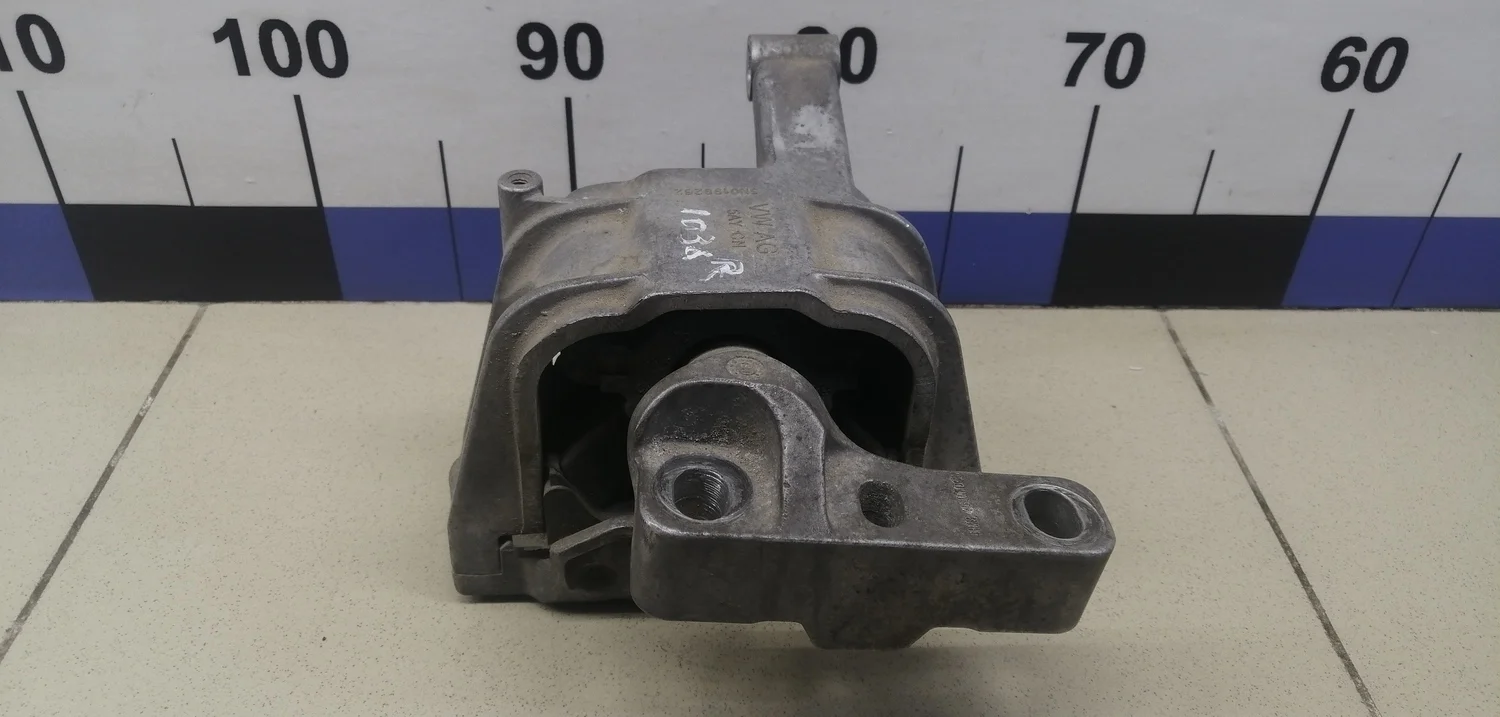 Опора двигателя правая Tiguan 2011-2016