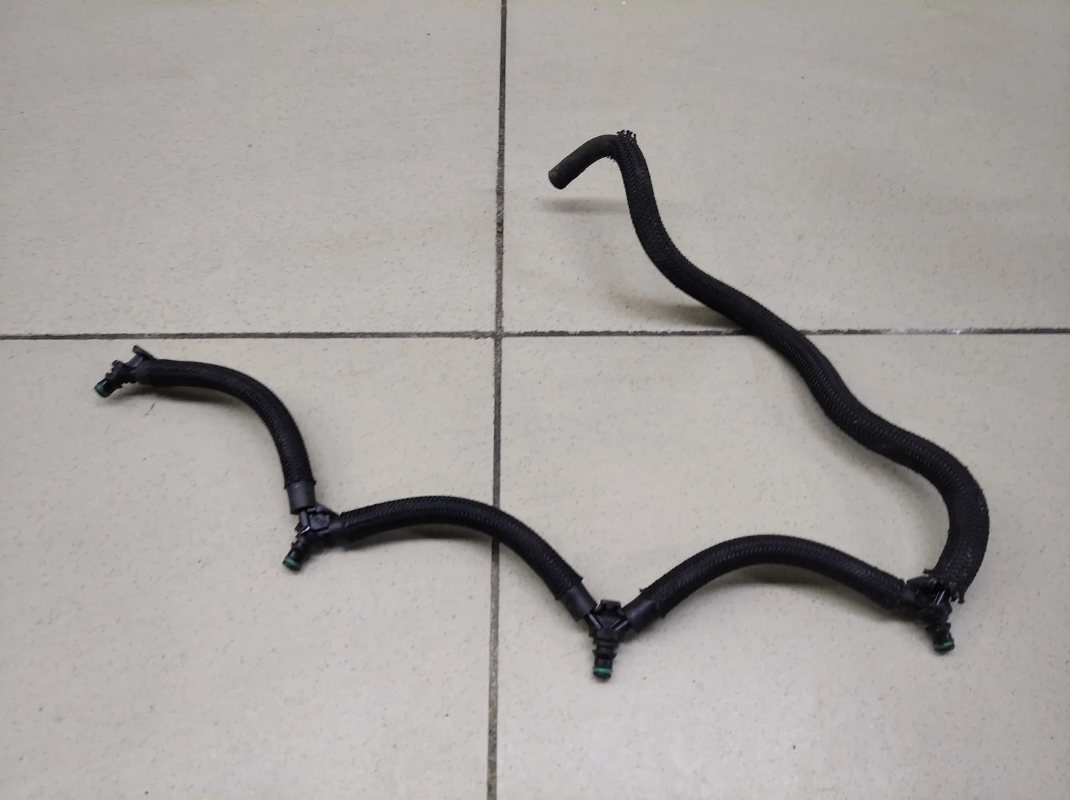 Шланг топливный Kuga 2008-2012