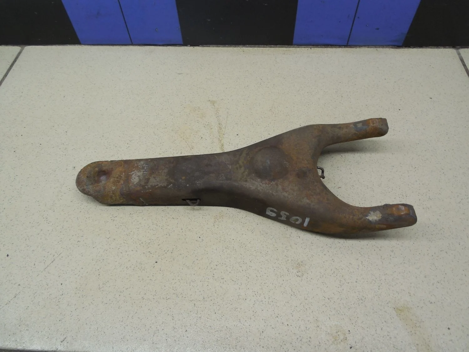 Вилка сцепления Avensis II 2003-2008