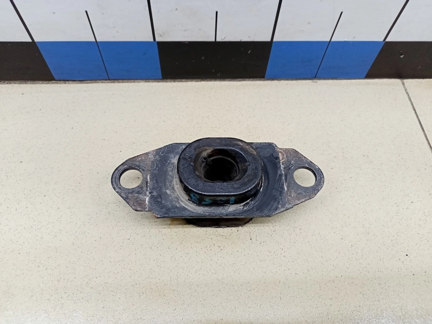 Опора КПП левая Juke (F15) 2011>