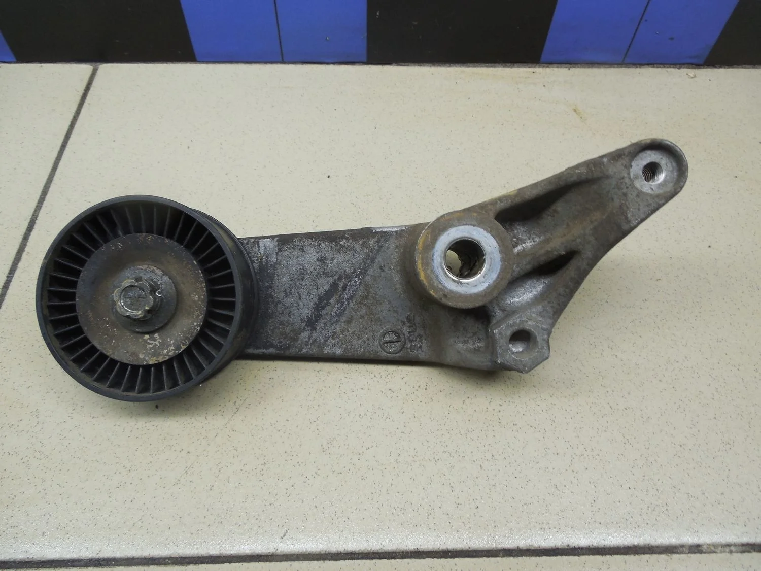 Натяжитель ремня Avensis II 2003-2008