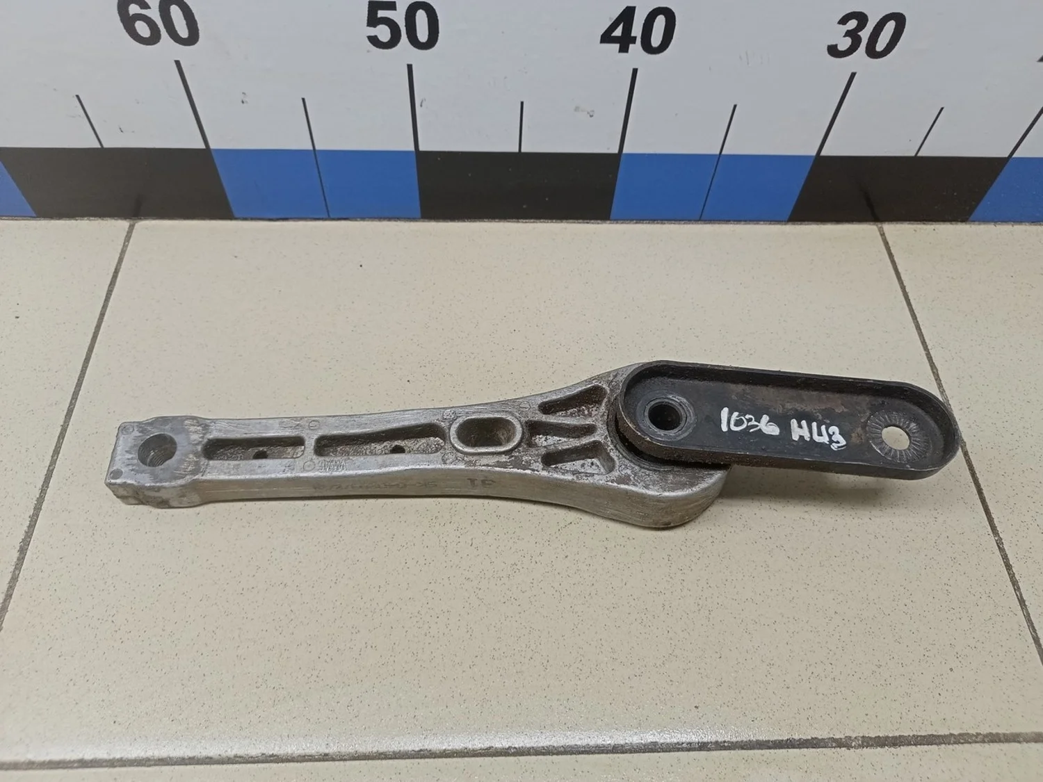 Опора двигателя задняя Passat [B6] 2005-2010