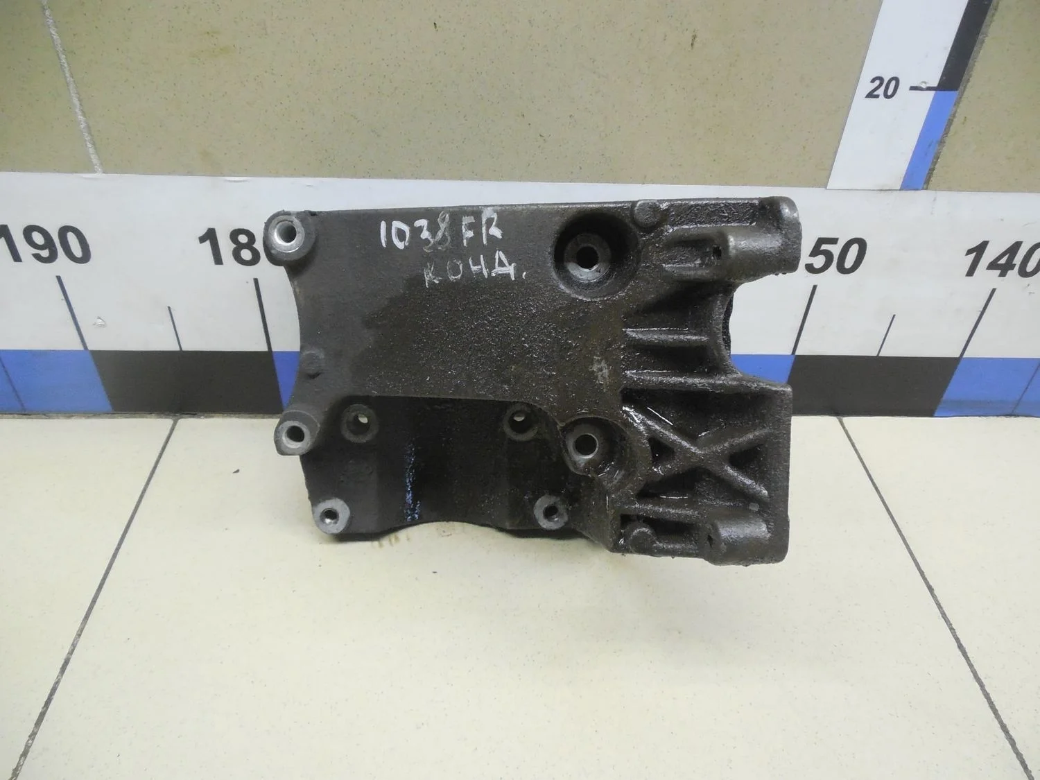 Кронштейн кондиционера Focus II 2005-2008