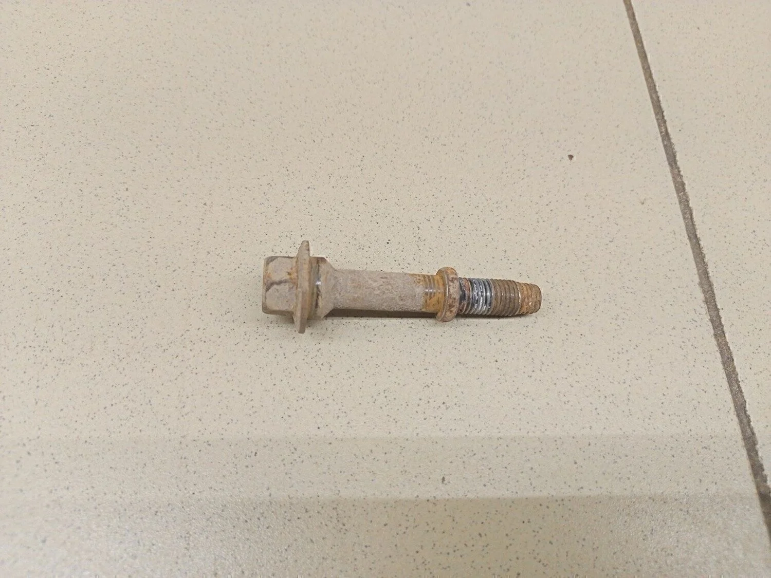 Болт подвески глушителя Avensis II 2003-2008