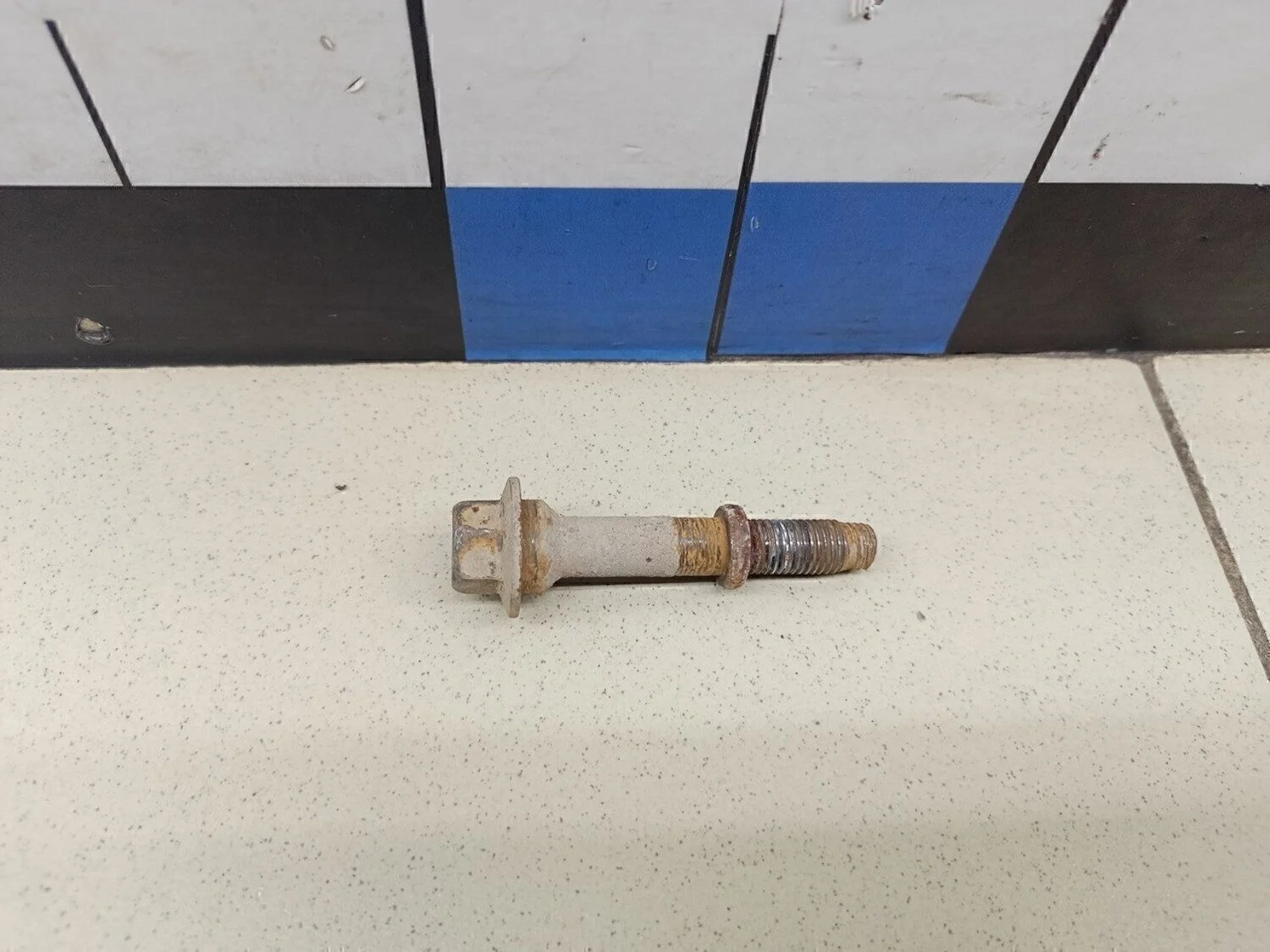 Болт подвески глушителя Avensis II 2003-2008