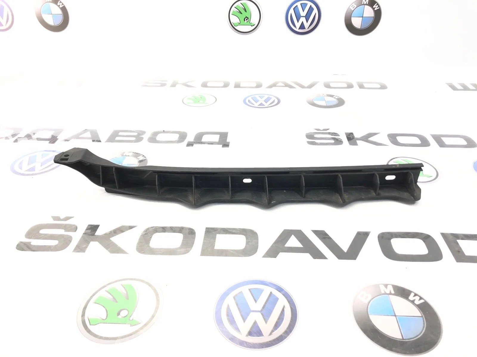 Направляющая бампера Skoda Octavia 2011 1Z5807863 A5 (1Z) 1.6 BSE, передняя левая