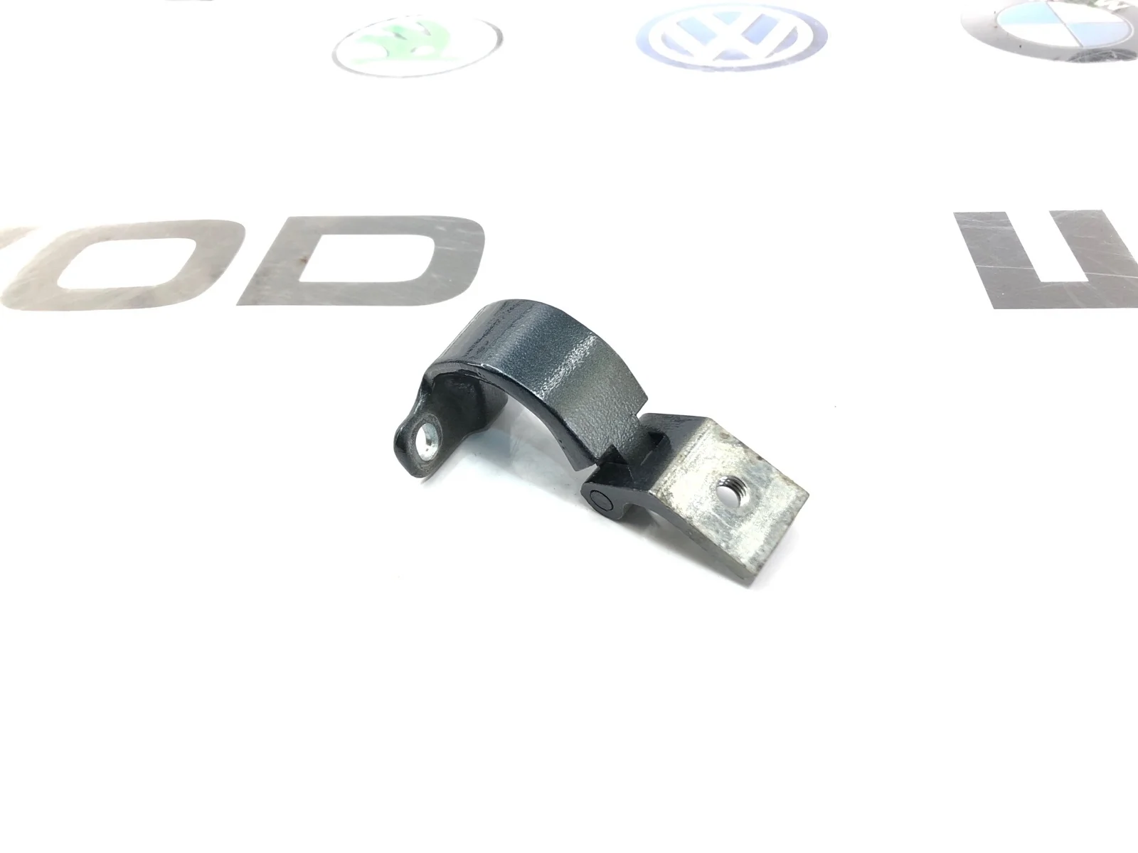 Петля крышки багажника Skoda Octavia 2015 5E0827301A A7 (5E) 2.0 CRMB, левая