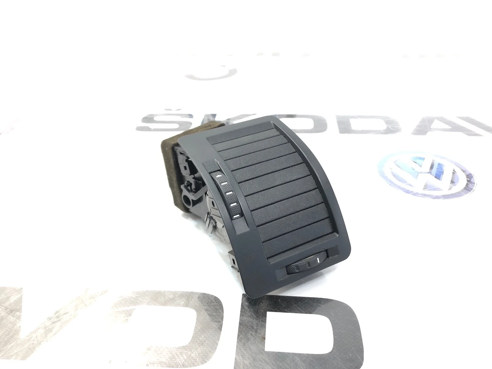 Воздуховод торпеды Skoda Octavia 2011 1Z0819702A9B9 A5 (1Z) 1.2 CBZB, правый