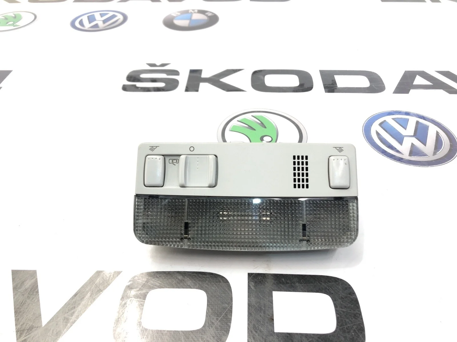 Плафон освещения салона Skoda Octavia 2011 3B0947105CY20 A5 (1Z) 1.2 CBZB
