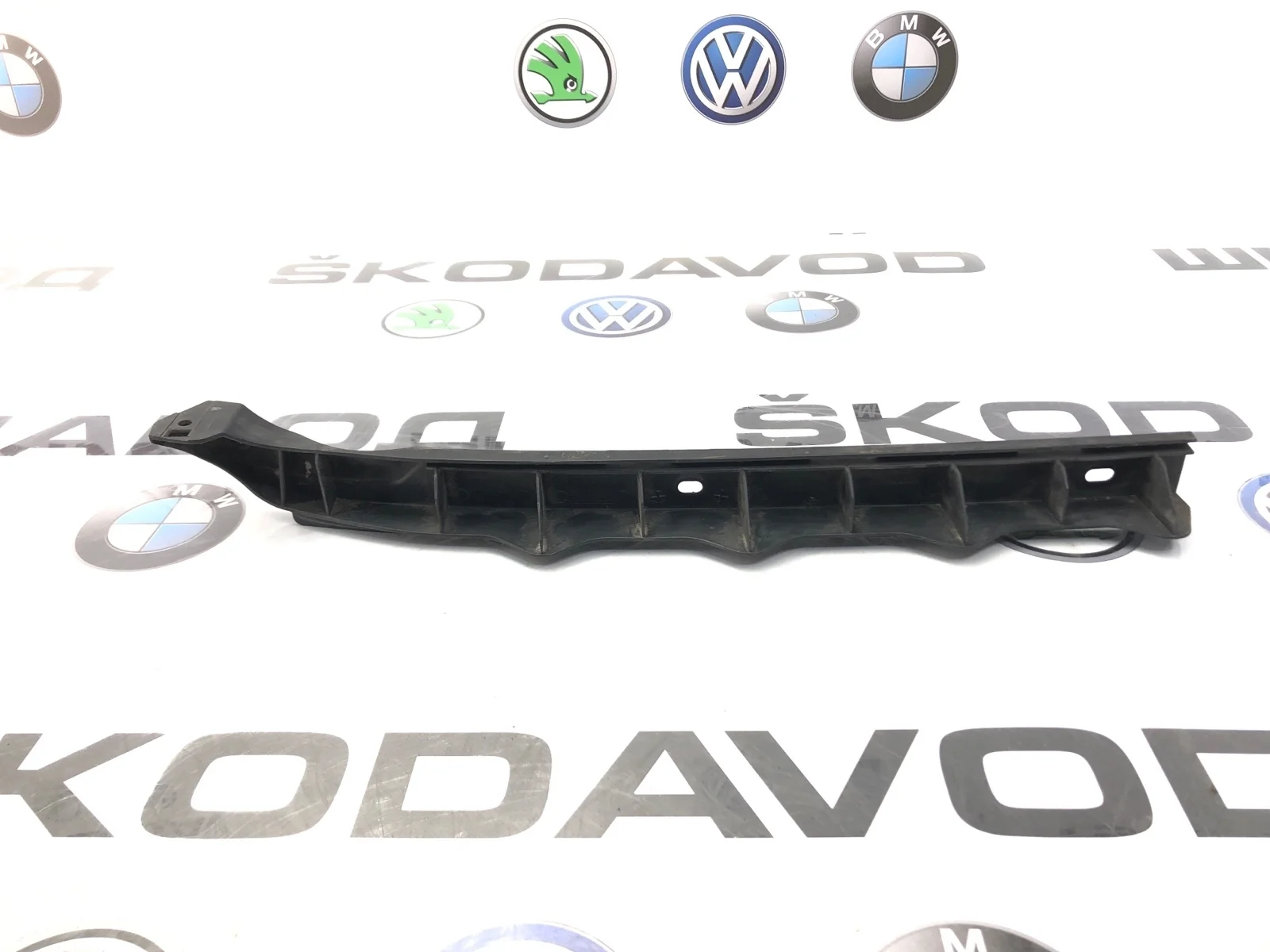 Направляющая бампера Skoda Octavia 2011 1Z5807863 A5 (1Z) 1.2 CBZB, задняя левая
