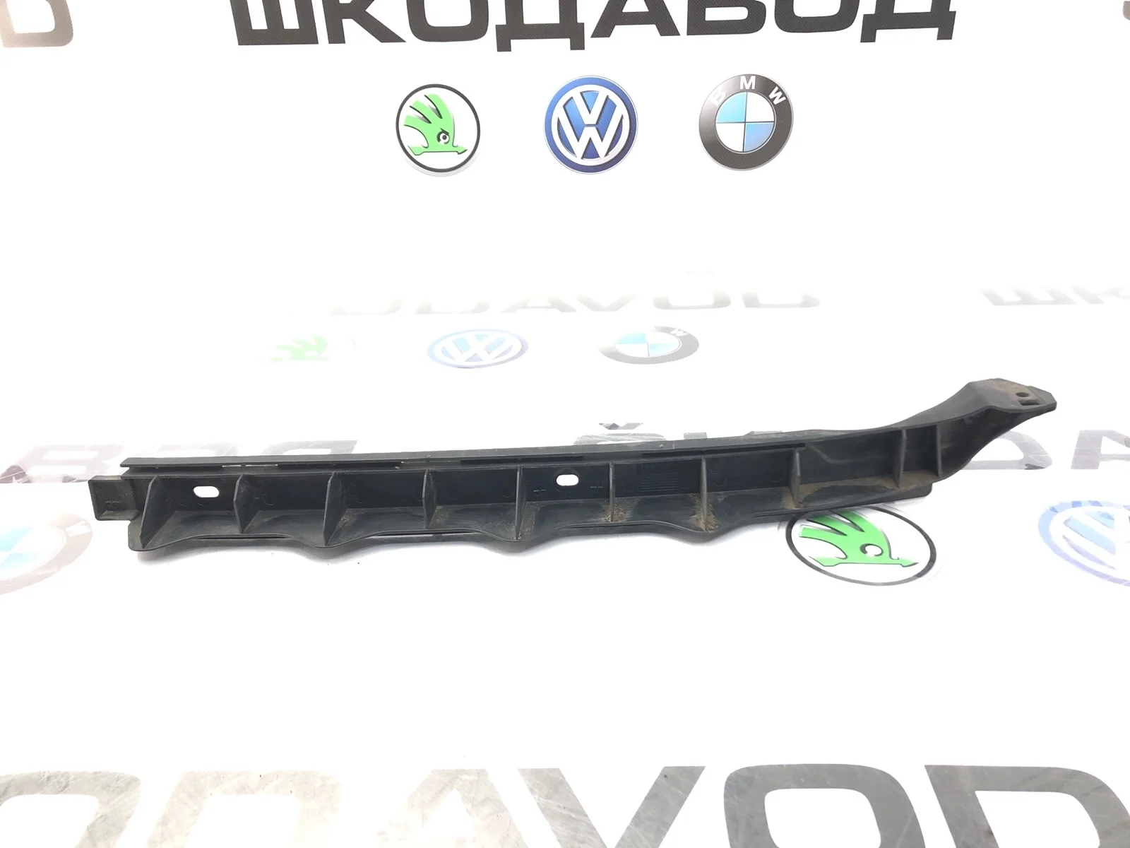 Направляющая бампера Skoda Octavia 2011 1Z5807864 A5 (1Z) 1.2 CBZB, задняя правая