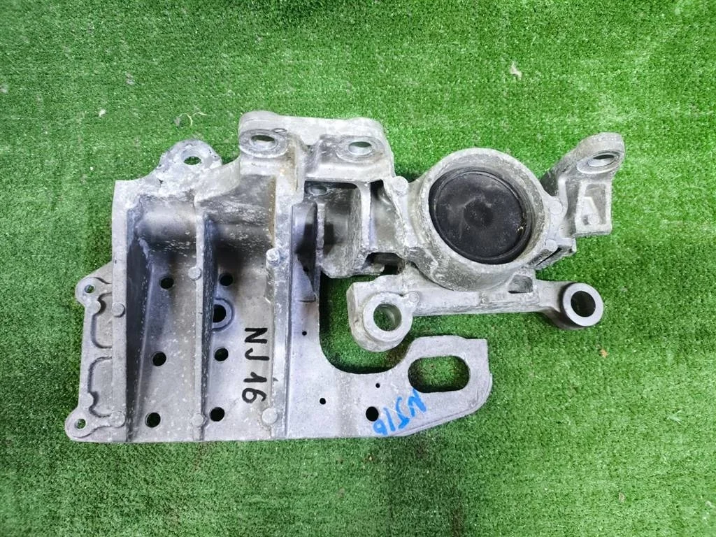 Б.у. опора двигателя NISSAN QASHQAI J10 NISSAN QASHQAI J10