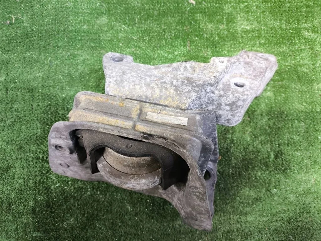 Б.у. опора двигателя NISSAN JUKE F15E NISSAN JUKE F15E