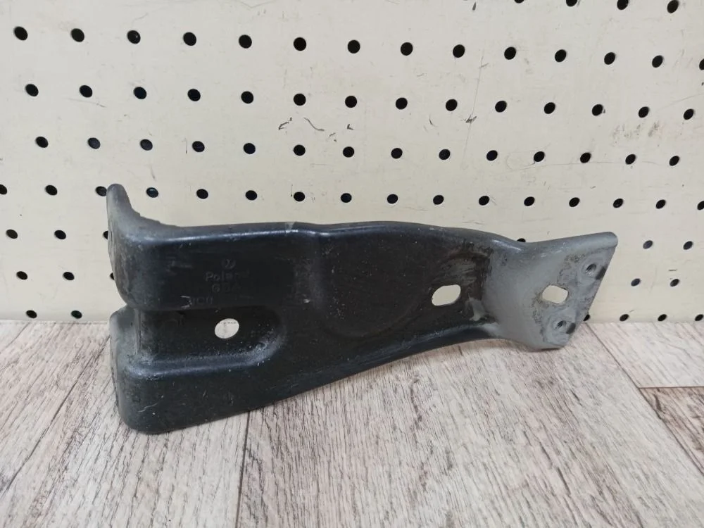 Кронштейн крепления крыла Volkswagen Passat B6 (2005—2010) Passat B6 (2005—2010) 3C2