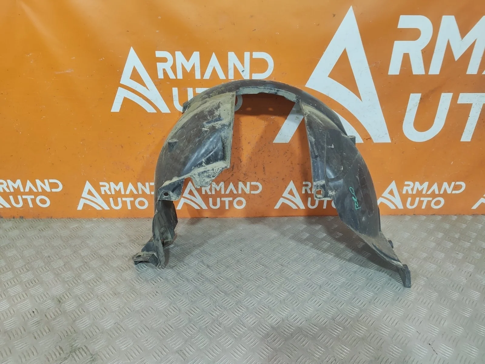 Подкрылок Renault Logan 2012-2018