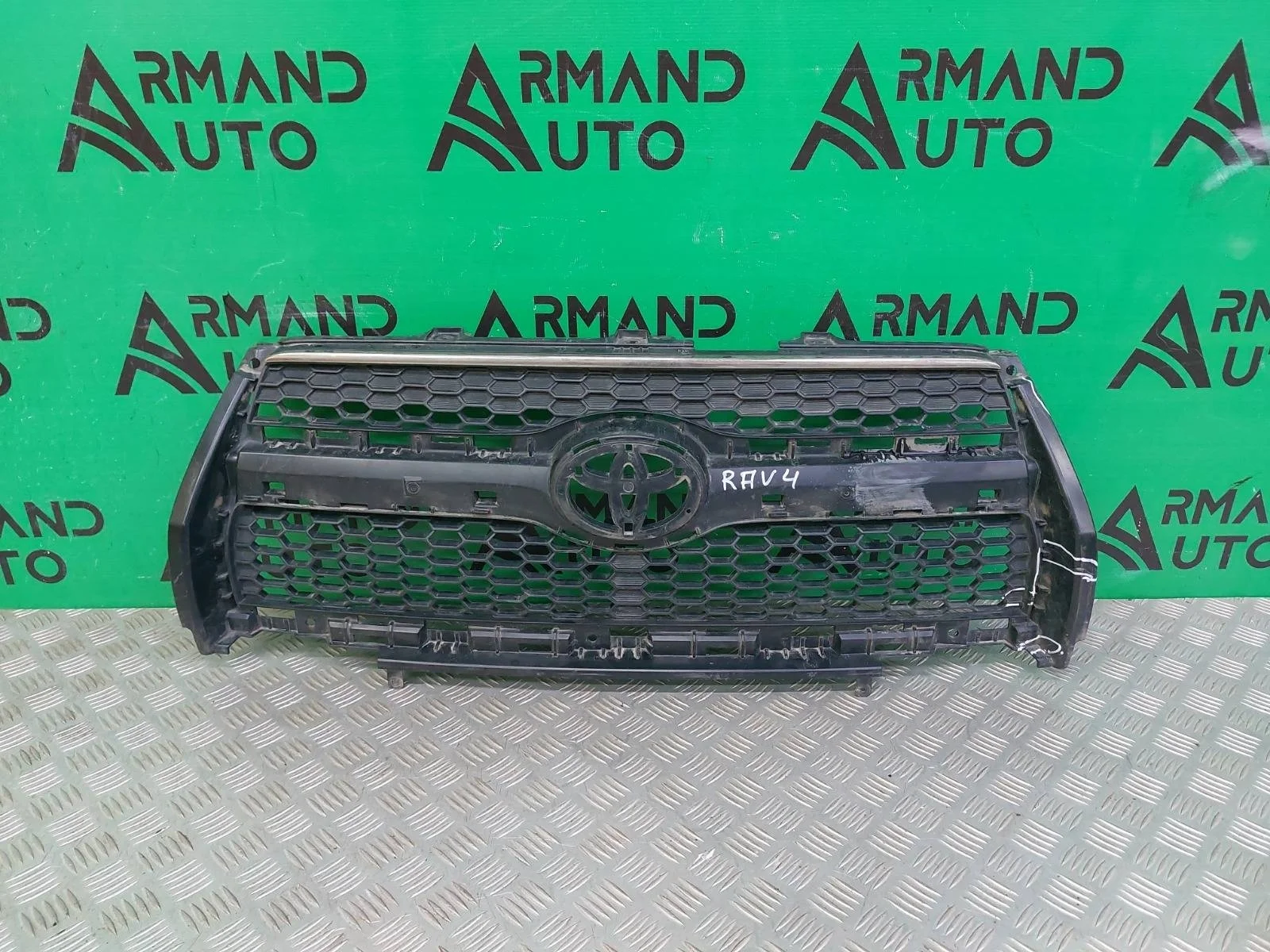 Решетка радиатора Toyota RAV4 2008-2013 XA30