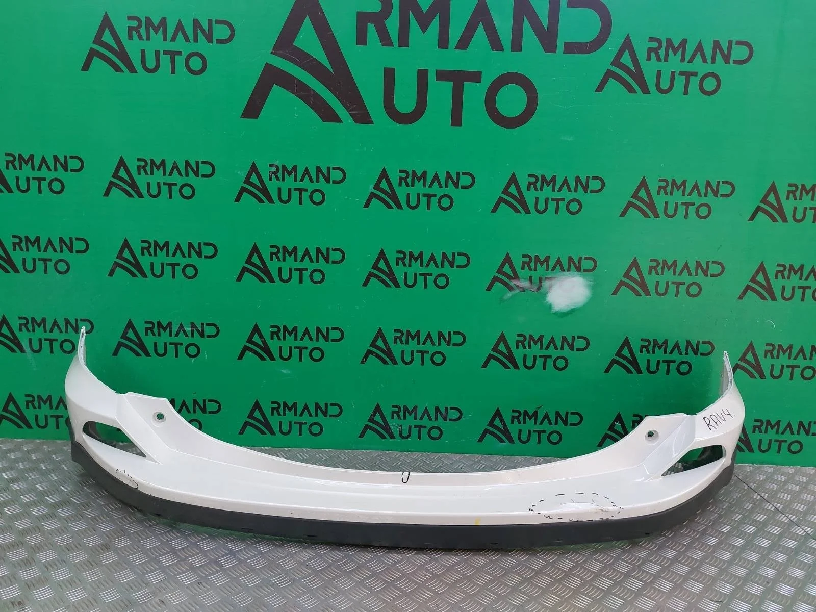 Бампер Toyota RAV4 2015-2019 CA40